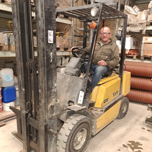 Maskinfører i Ørbæk på Fyn udfører mandskabsudlejning med truck til transport og lagerarbejde i Danmark