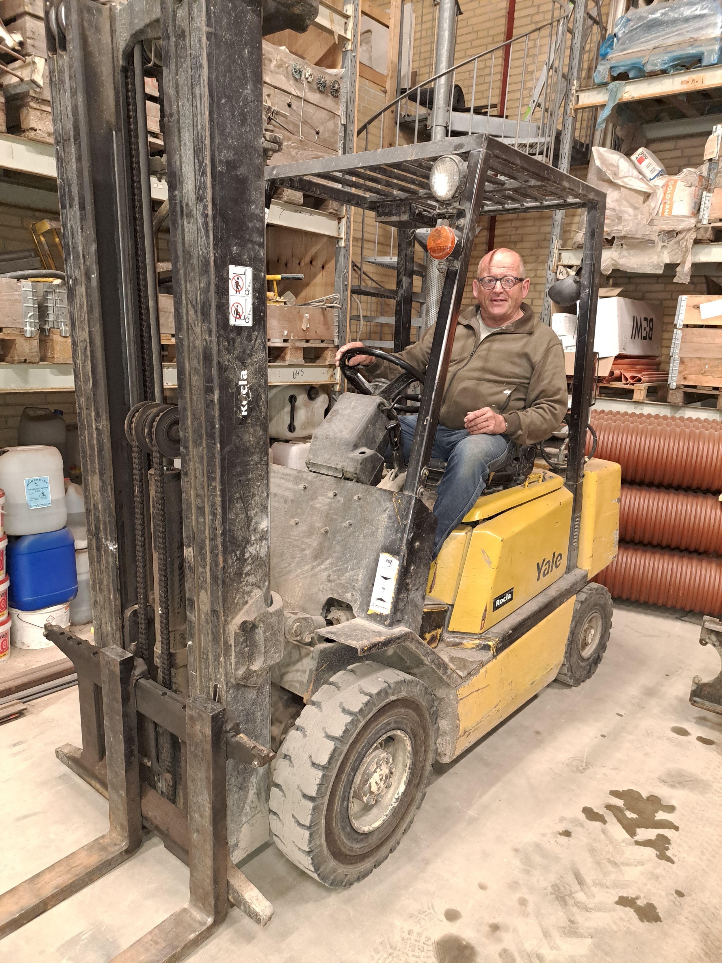 Maskinfører i Ørbæk på Fyn udfører mandskabsudlejning med truck til transport og lagerarbejde i Danmark